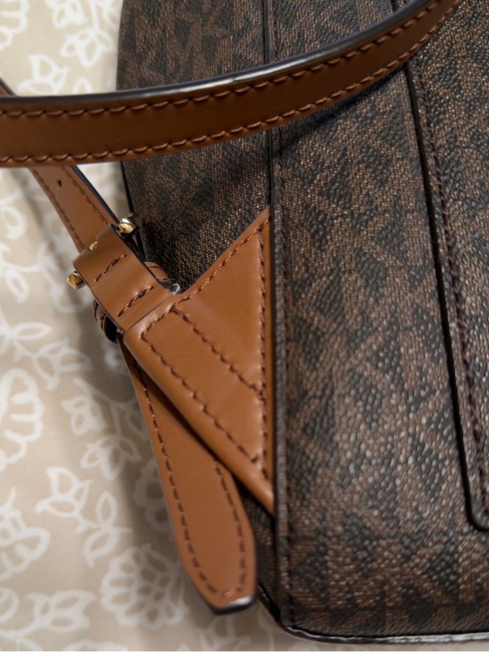 MICHAEL KORS Hayes Medium Brown Leather Backpack - Picture 5 of 16